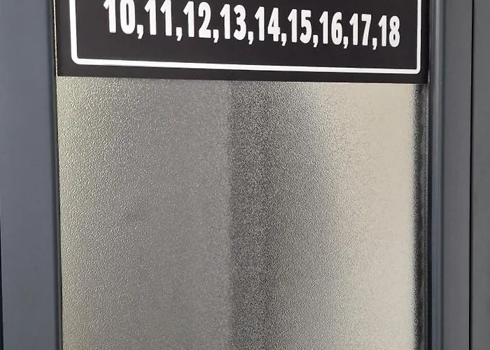 Jahor 18 * 亚霍里纳